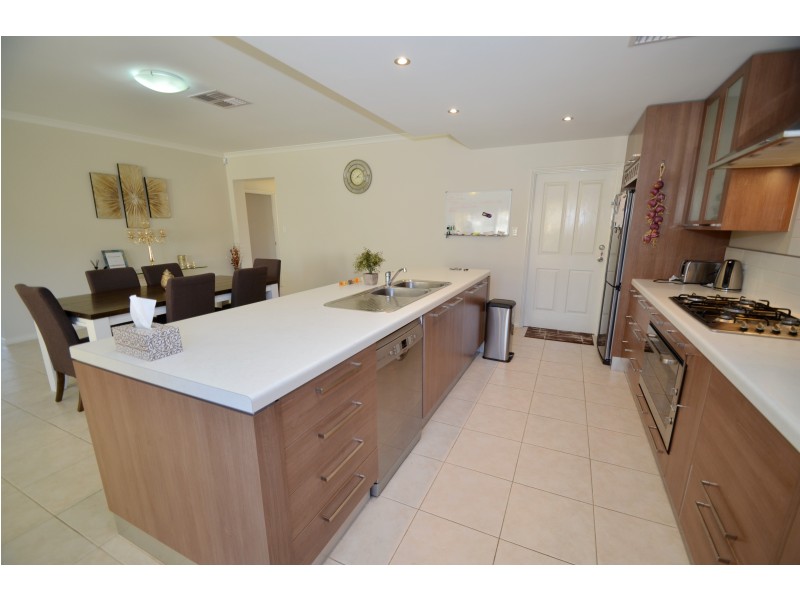 68 Columbia Parkway, Piara Waters WA 6112