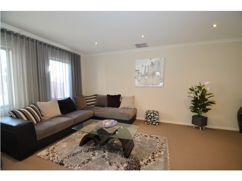 68 Columbia Parkway, Piara Waters WA 6112