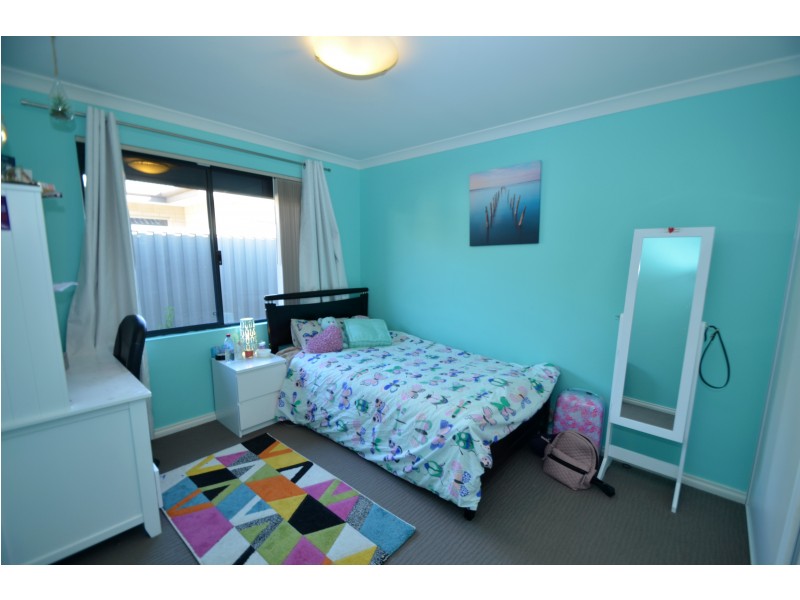 68 Columbia Parkway, Piara Waters WA 6112