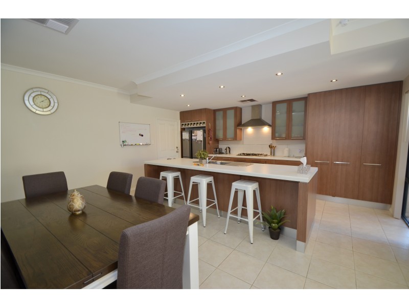 68 Columbia Parkway, Piara Waters WA 6112