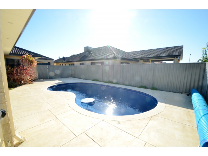 68 Columbia Parkway, Piara Waters WA 6112