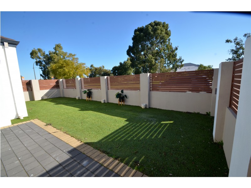 68 Columbia Parkway, Piara Waters WA 6112