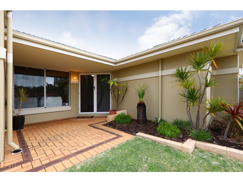 8 Jefferson Way, Piara Waters WA 6112