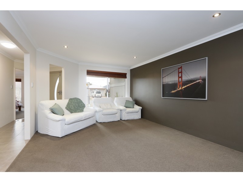 8 Jefferson Way, Piara Waters WA 6112