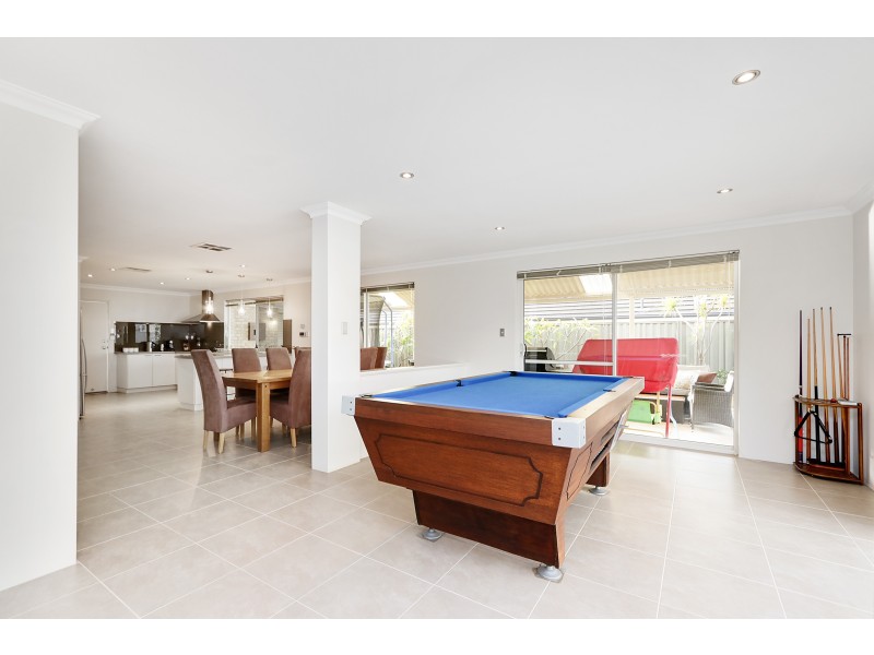 8 Jefferson Way, Piara Waters WA 6112