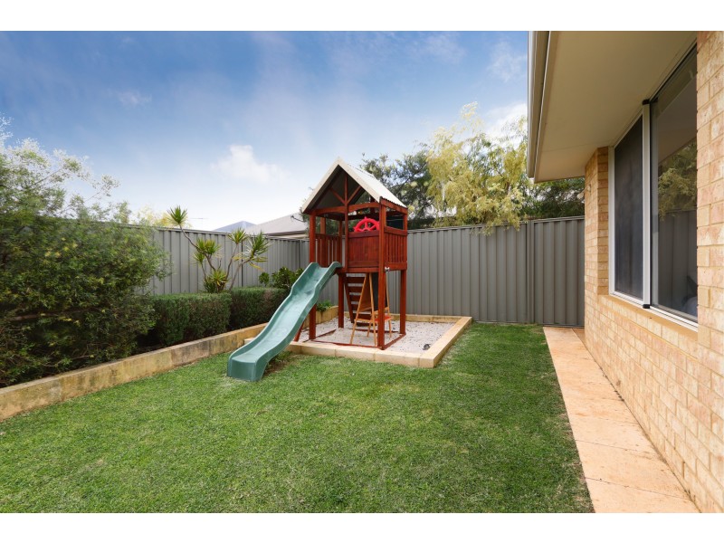 8 Jefferson Way, Piara Waters WA 6112