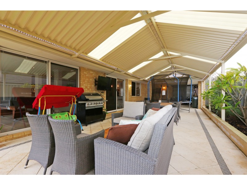 8 Jefferson Way, Piara Waters WA 6112