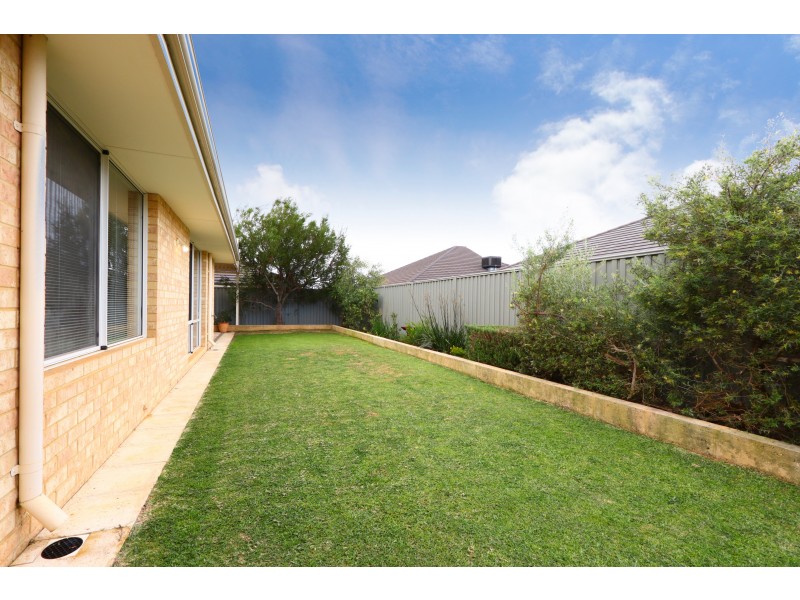 8 Jefferson Way, Piara Waters WA 6112