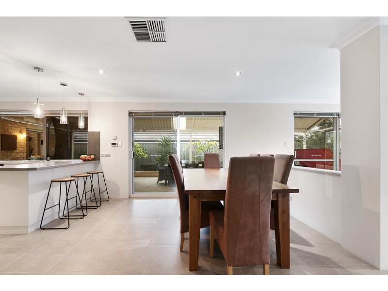 8 Jefferson Way, Piara Waters WA 6112