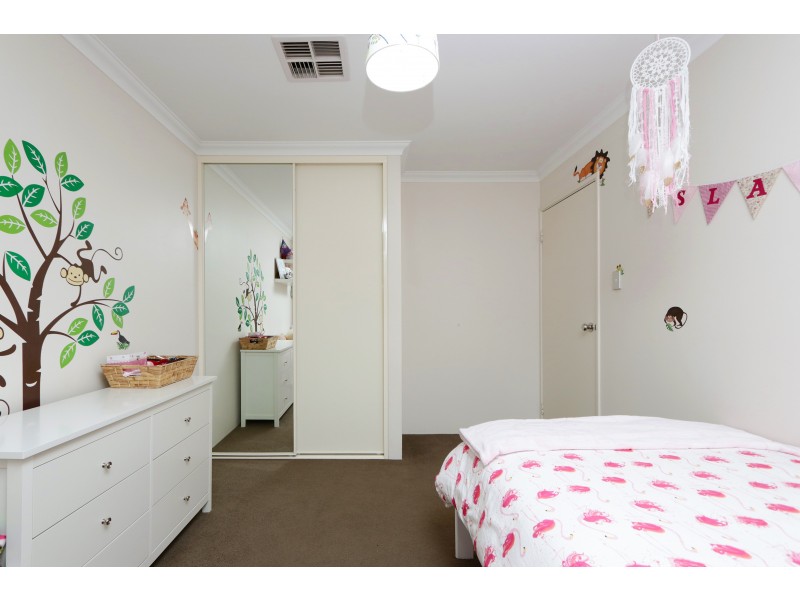 8 Jefferson Way, Piara Waters WA 6112