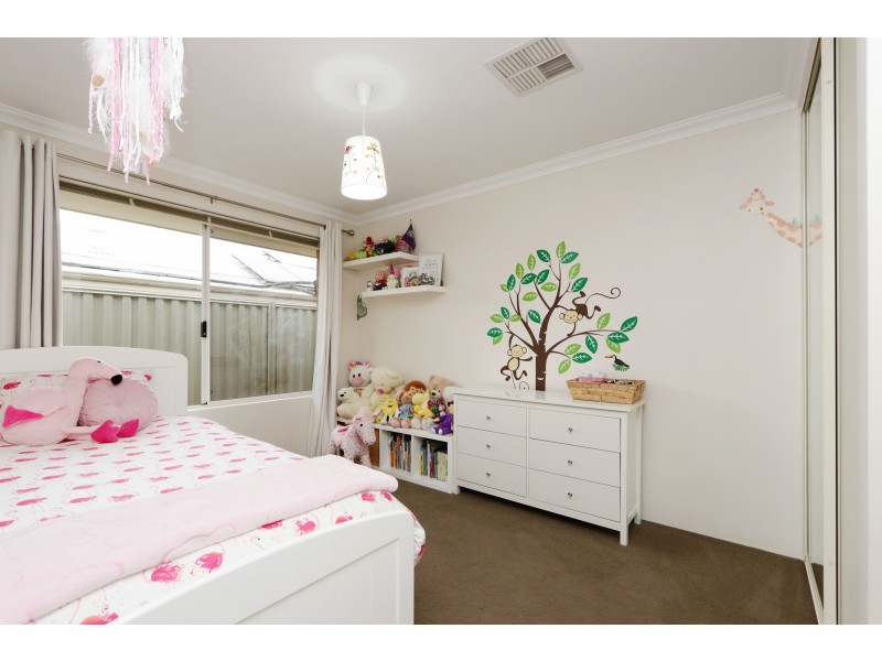 8 Jefferson Way, Piara Waters WA 6112
