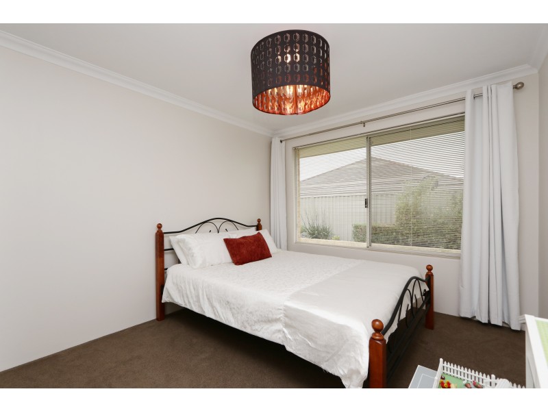 8 Jefferson Way, Piara Waters WA 6112