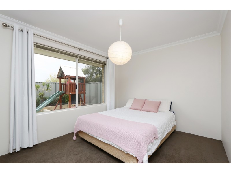 8 Jefferson Way, Piara Waters WA 6112