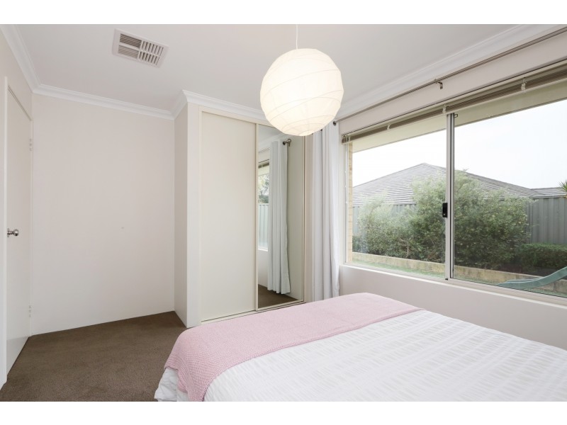 8 Jefferson Way, Piara Waters WA 6112