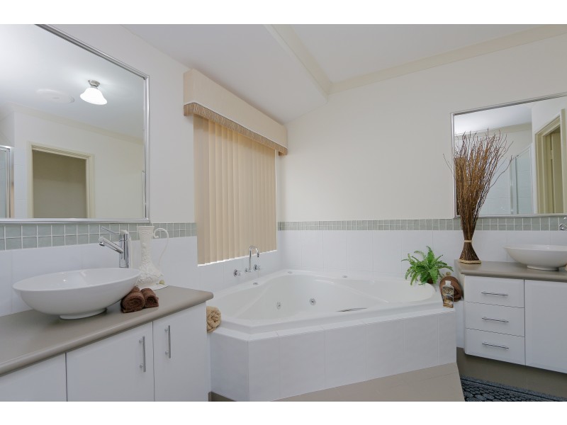 35 Bluestone Loop, Piara Waters WA 6112