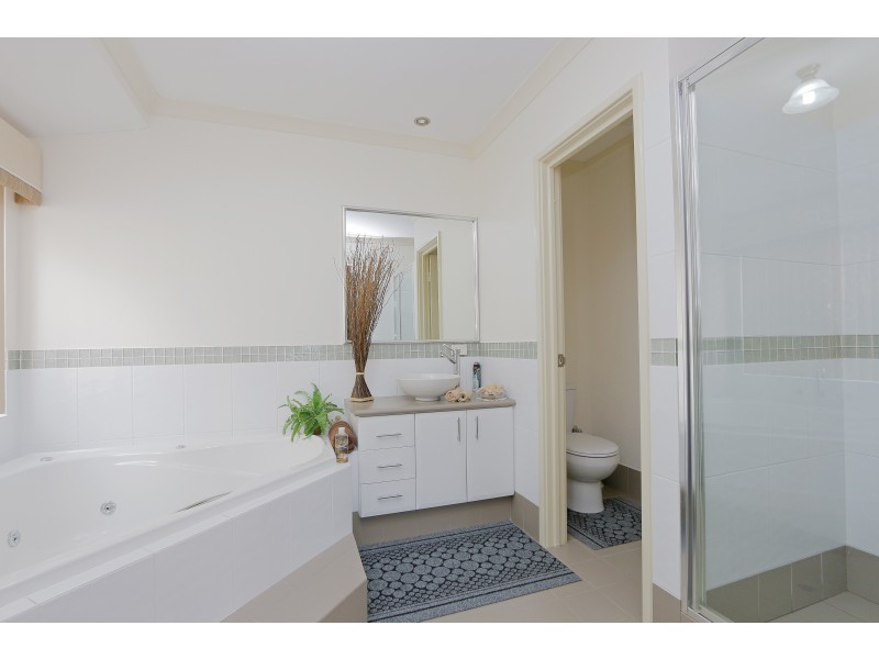 35 Bluestone Loop, Piara Waters WA 6112