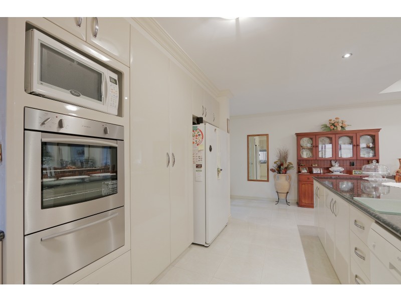 35 Bluestone Loop, Piara Waters WA 6112