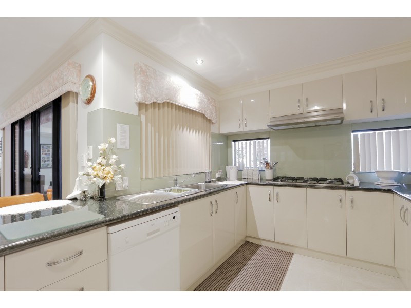 35 Bluestone Loop, Piara Waters WA 6112