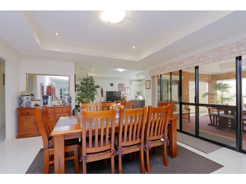 35 Bluestone Loop, Piara Waters WA 6112