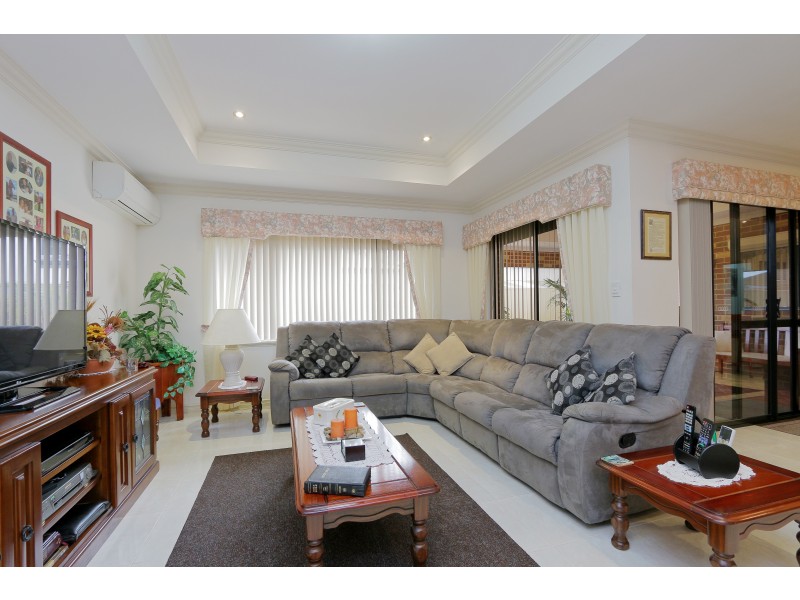 35 Bluestone Loop, Piara Waters WA 6112