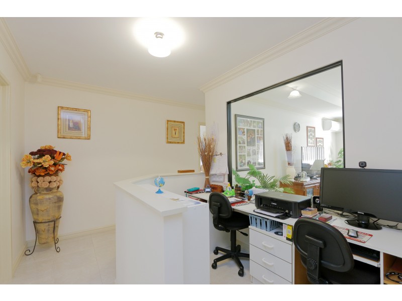 35 Bluestone Loop, Piara Waters WA 6112