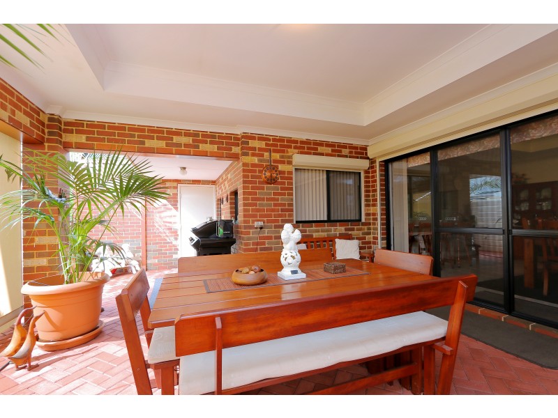 35 Bluestone Loop, Piara Waters WA 6112