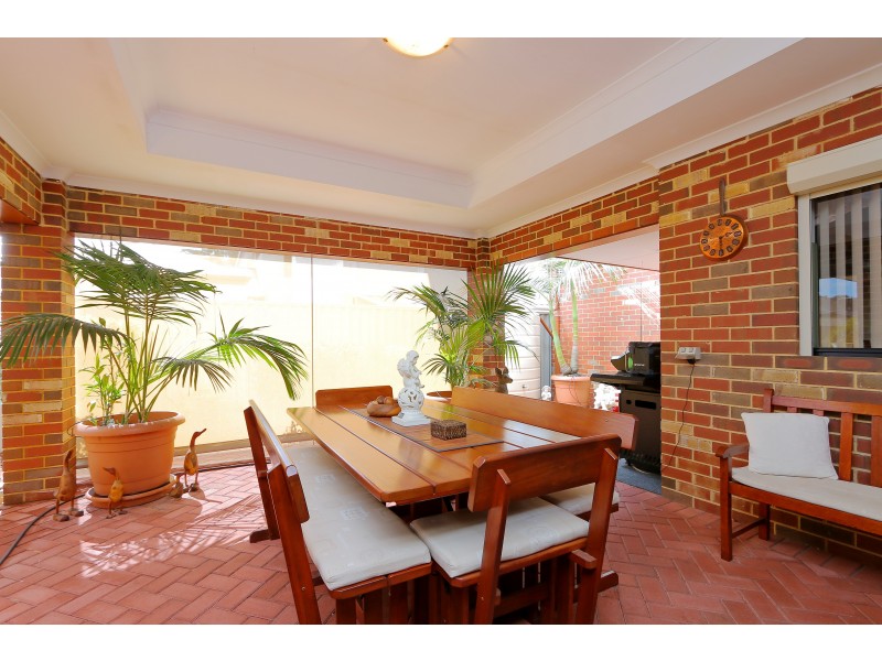 35 Bluestone Loop, Piara Waters WA 6112