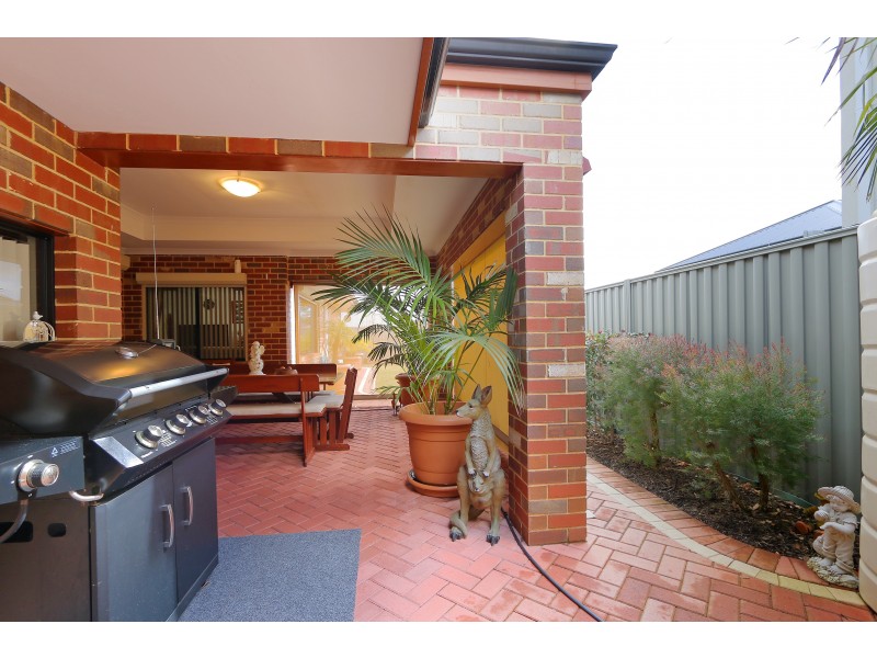 35 Bluestone Loop, Piara Waters WA 6112