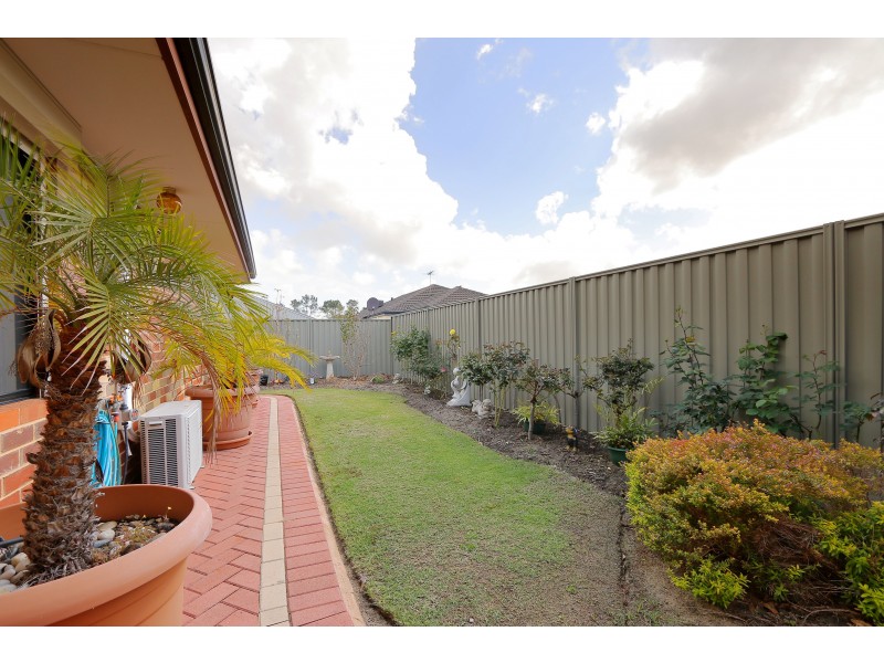 35 Bluestone Loop, Piara Waters WA 6112