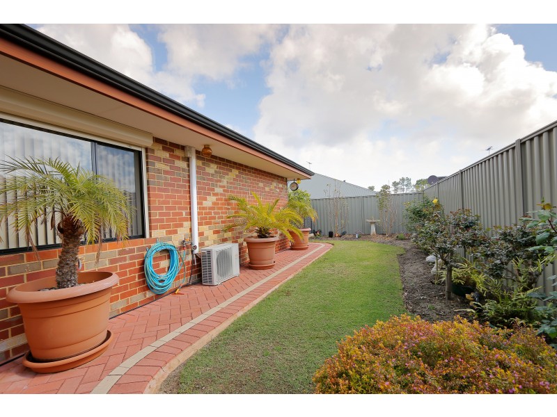 35 Bluestone Loop, Piara Waters WA 6112