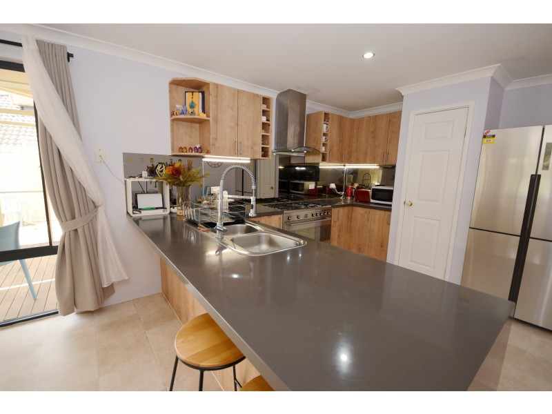 3/6 Whiteside Street, Cloverdale WA 6105