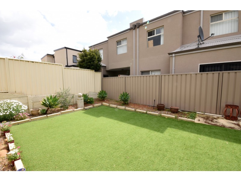 3/6 Whiteside Street, Cloverdale WA 6105