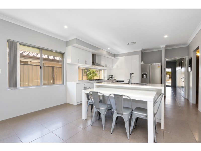 35 Miramar Way, Piara Waters WA 6112