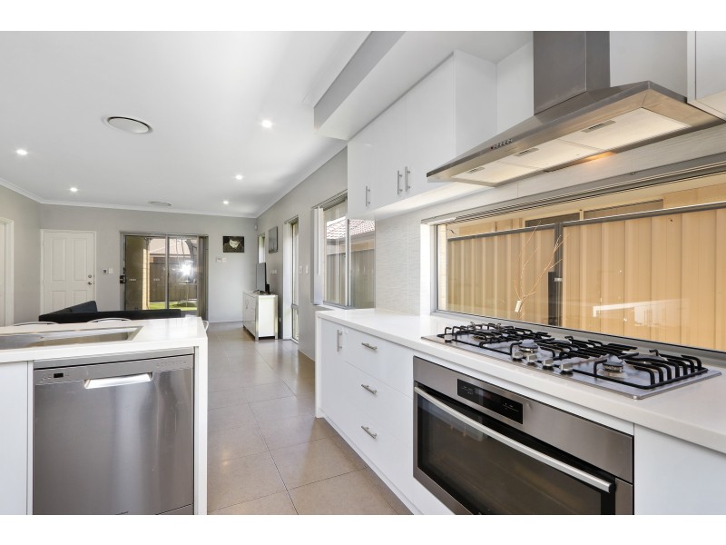 35 Miramar Way, Piara Waters WA 6112