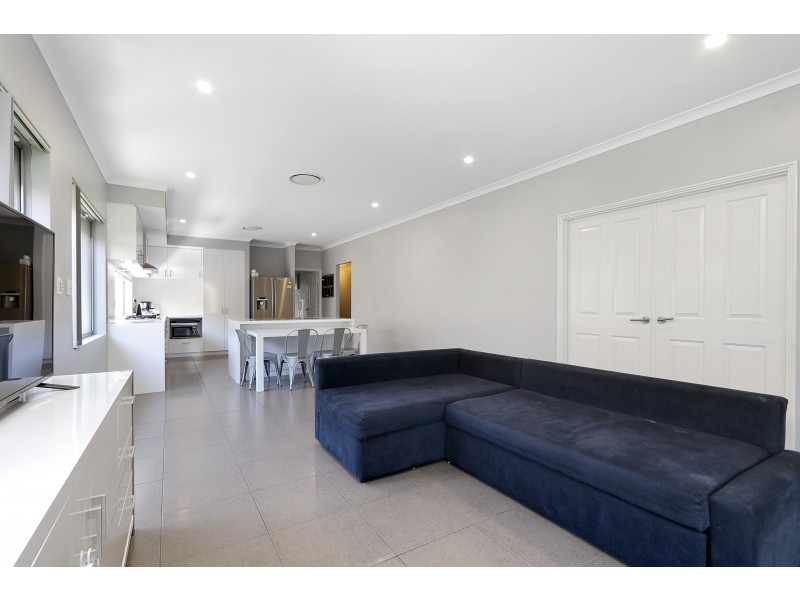 35 Miramar Way, Piara Waters WA 6112