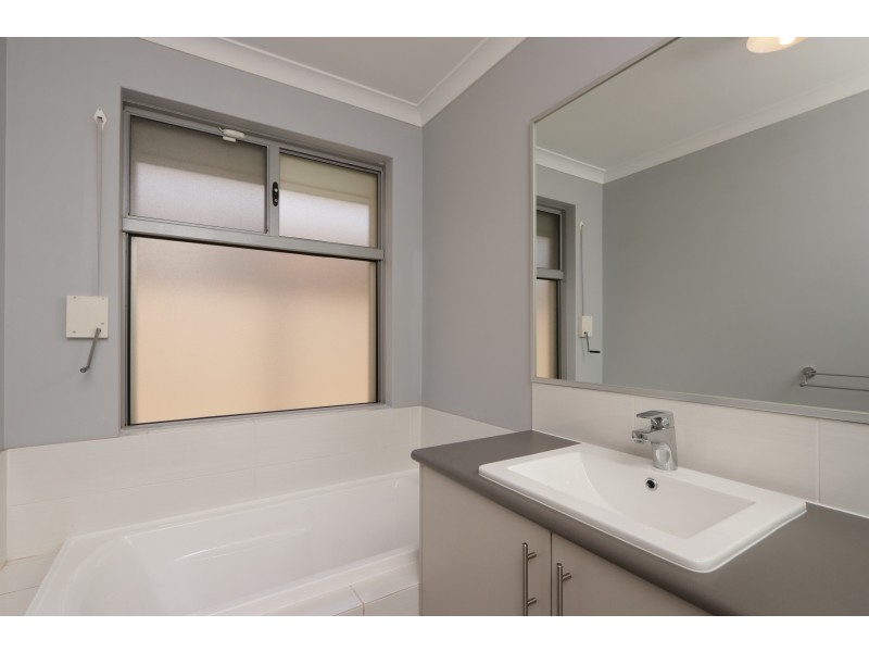 35 Miramar Way, Piara Waters WA 6112