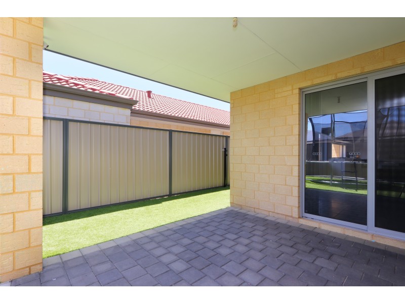 35 Miramar Way, Piara Waters WA 6112