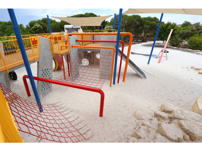 35 Miramar Way, Piara Waters WA 6112