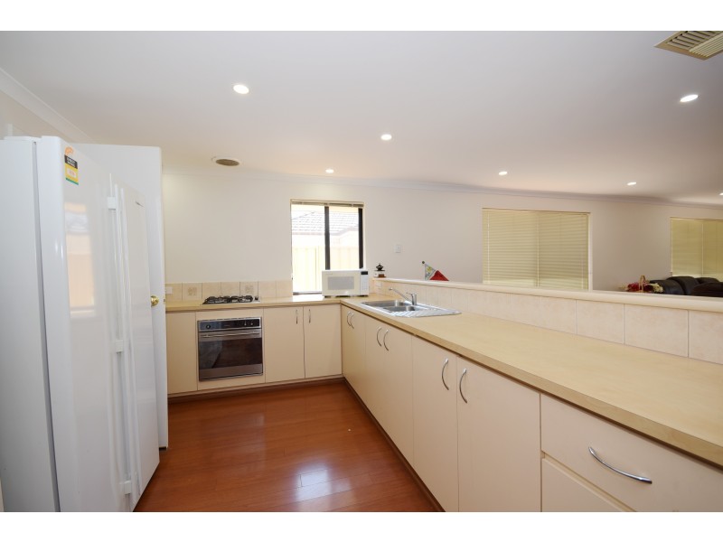 98 Amherst Road, Canning Vale WA 6155