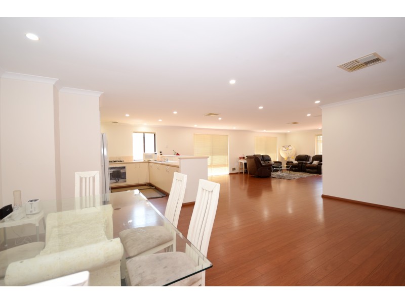 98 Amherst Road, Canning Vale WA 6155