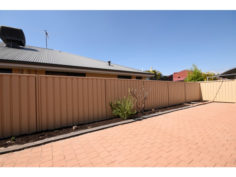 98 Amherst Road, Canning Vale WA 6155