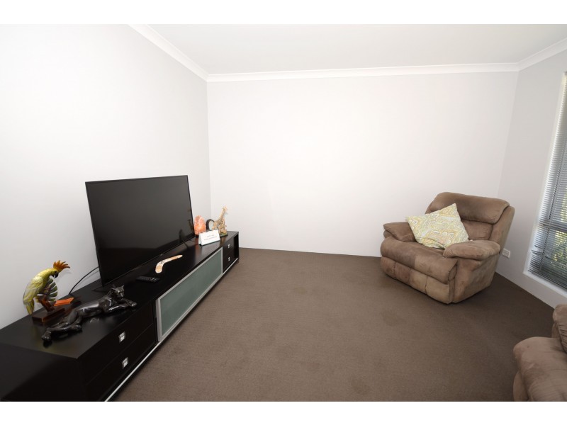 16 Grapple Road, Whitby WA 6123