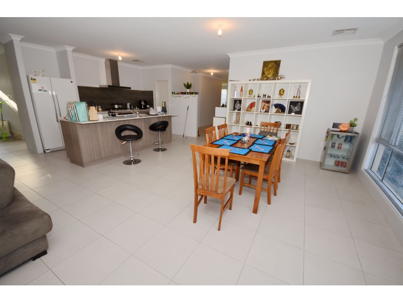 16 Grapple Road, Whitby WA 6123