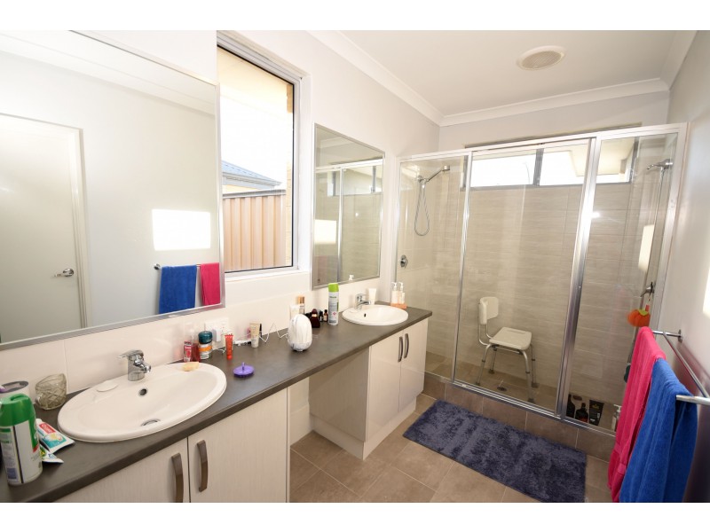 16 Grapple Road, Whitby WA 6123
