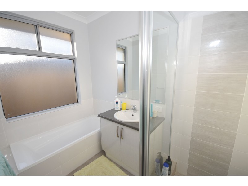 16 Grapple Road, Whitby WA 6123