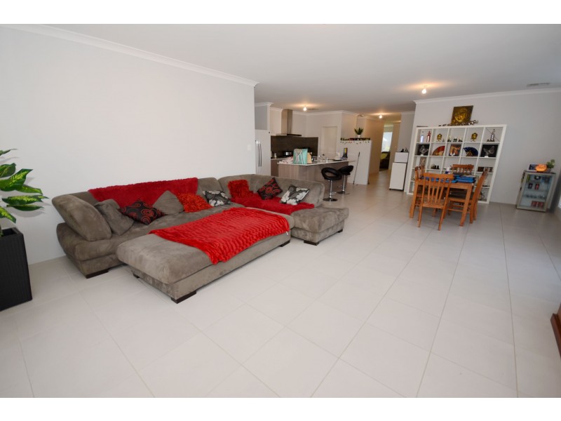 16 Grapple Road, Whitby WA 6123