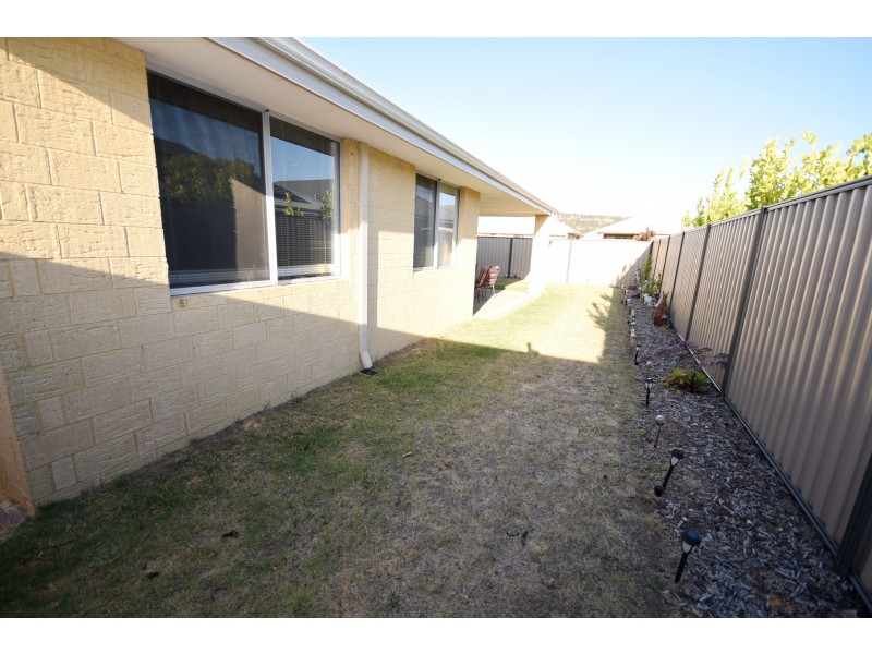 16 Grapple Road, Whitby WA 6123