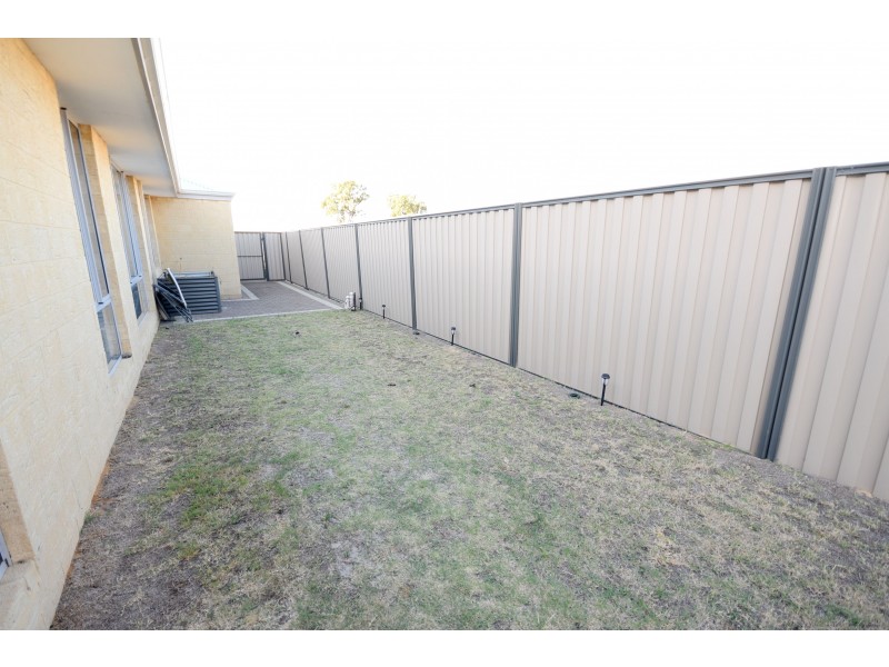 16 Grapple Road, Whitby WA 6123