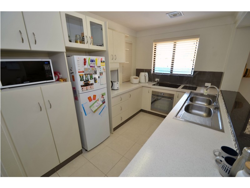 1 Eagle Rise, Yangebup WA 6164