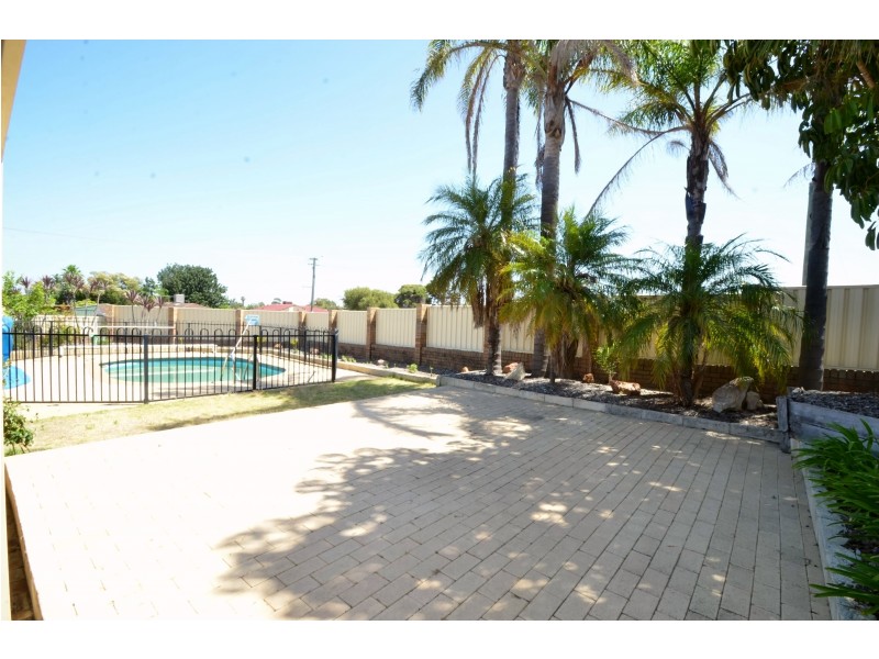 1 Eagle Rise, Yangebup WA 6164